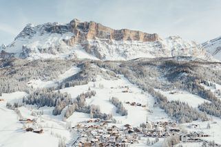 Tady se lyžuje i hoduje! Hledáte dokonalé sjezdovky a gurmánské pochoutky? Italská Alta Badia nabízí kompletní balíček